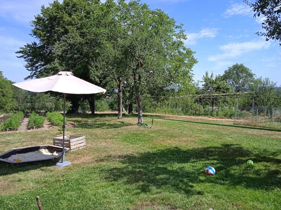 Les Jardins Des 3 Provinces- Gite Montcharvot Luaran gambar